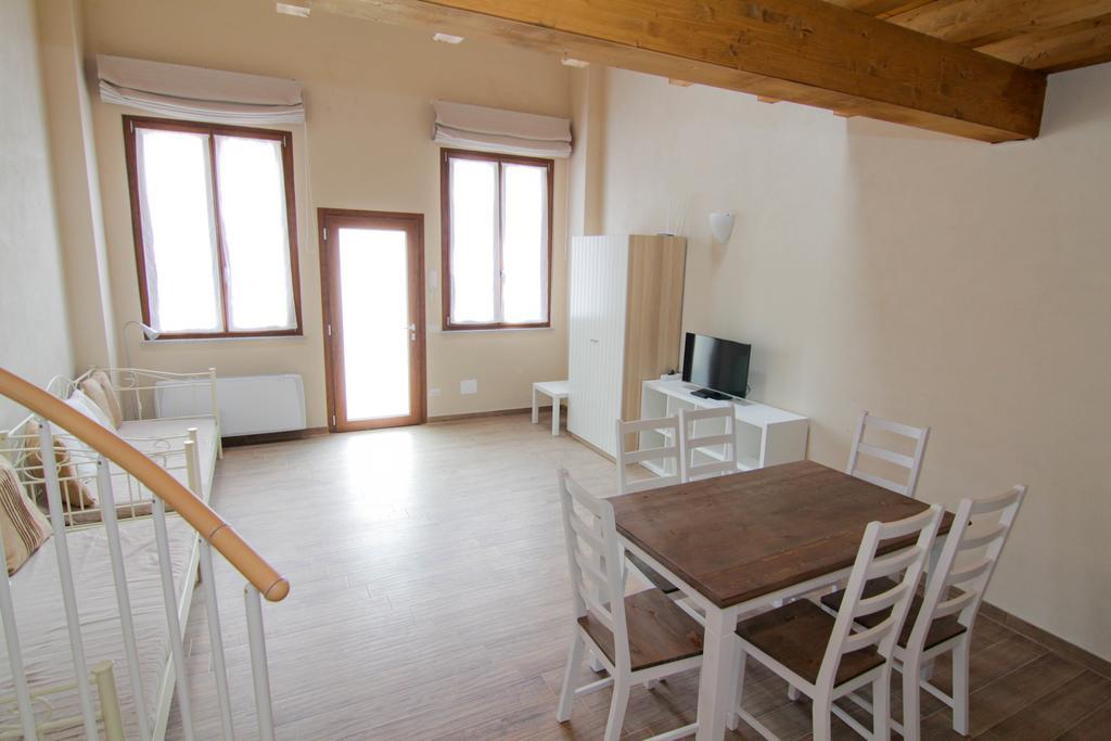 Agriturismo Cascina Della Fontana Lodi Ruang foto