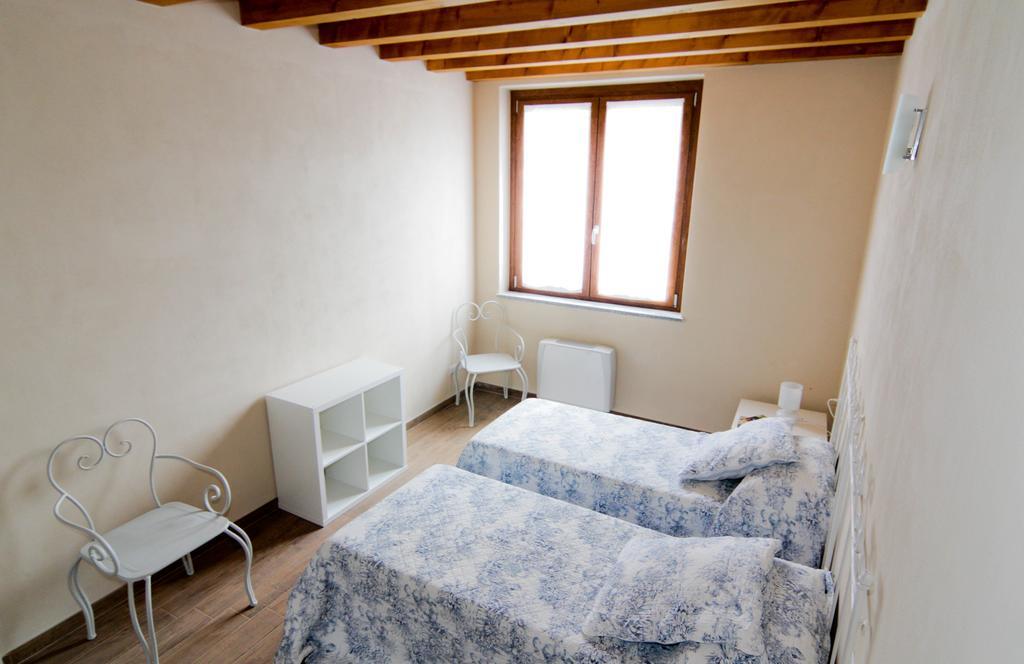 Agriturismo Cascina Della Fontana Lodi Ruang foto